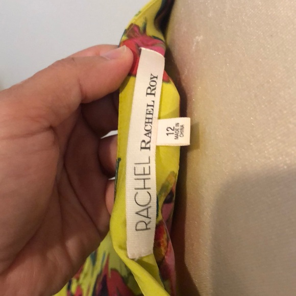 Cute flowy unique dress - Picture 4 of 4